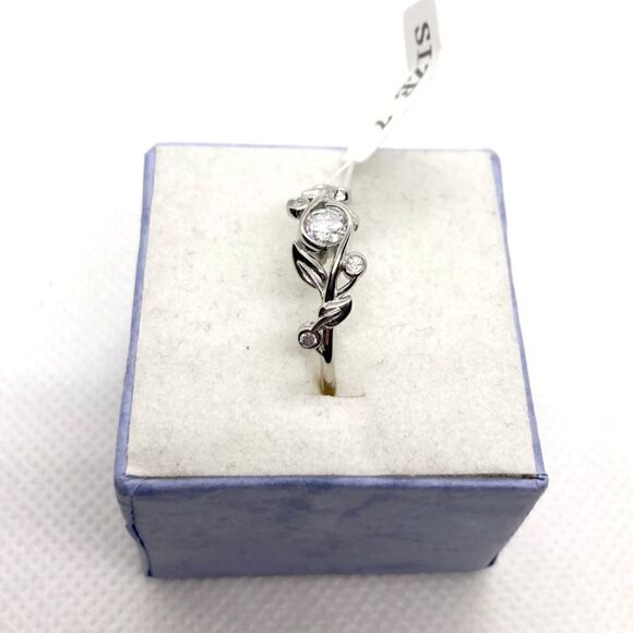 Size 7 925 Round CZ Floral Ring - Picture 3 of 12